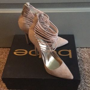 Bebe nude pump